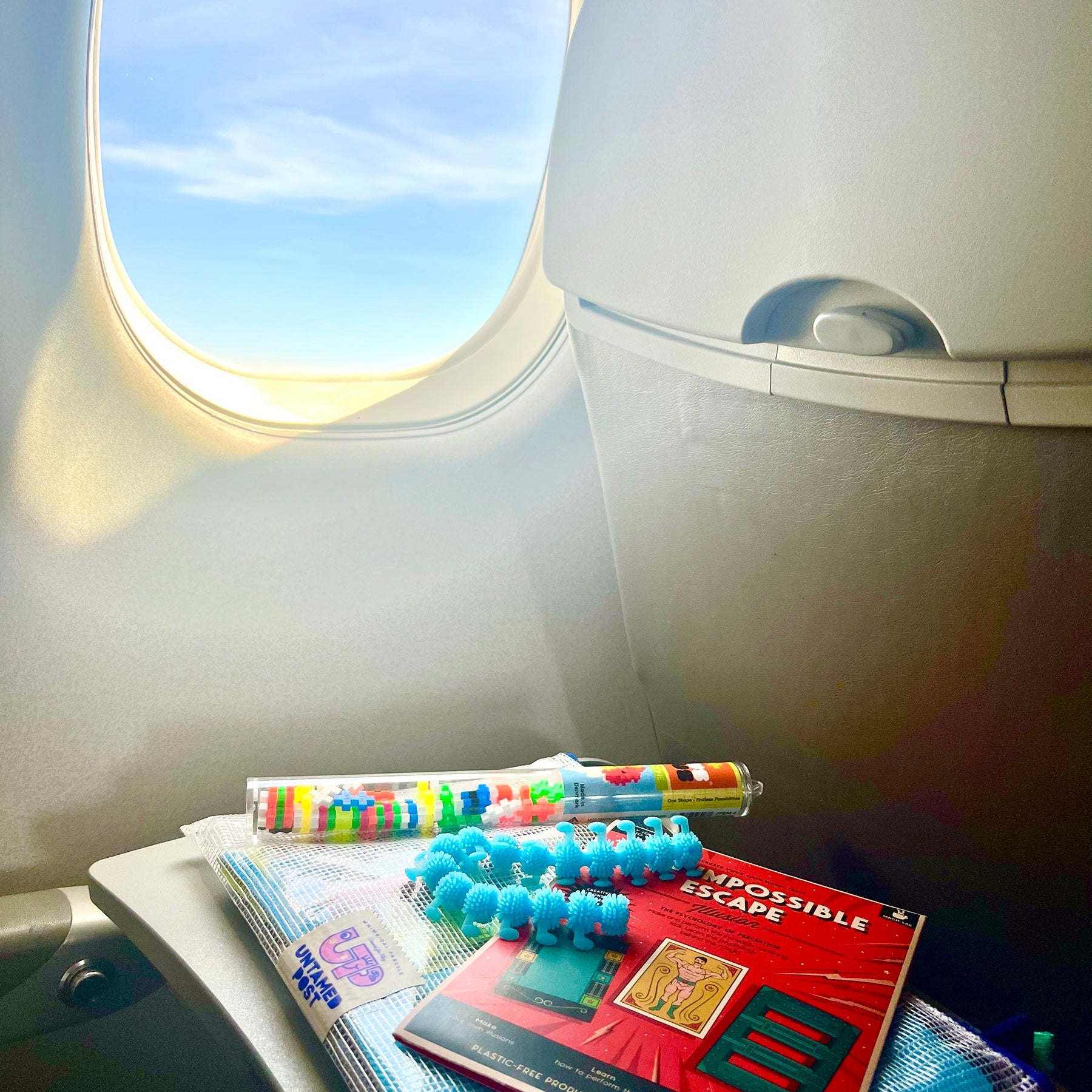 files/UTP_TravelerTote_InAir_9fabc53a-3638-4b36-a3d9-4a45e1107f2d.jpg